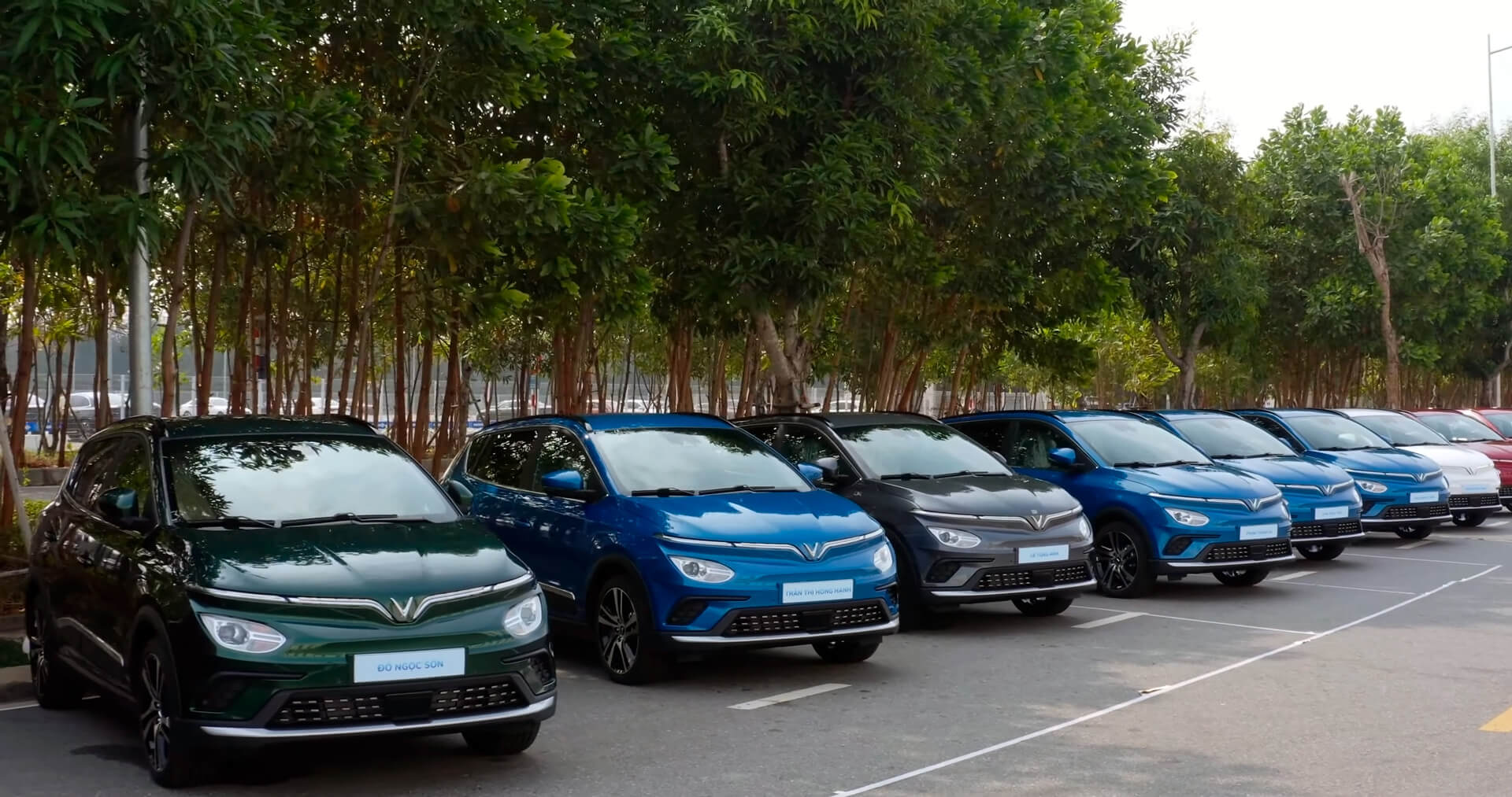 Компания VinFast начинает поставки электромобилей на вьетнамский рынок