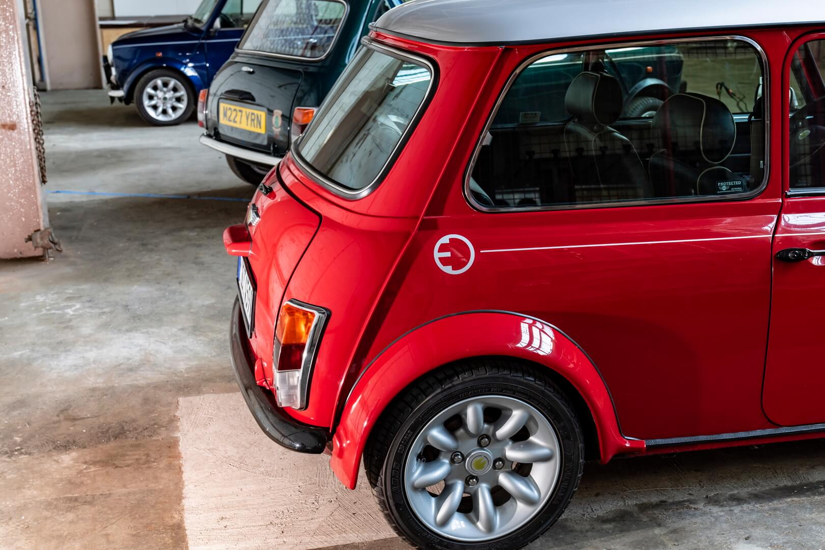 Команда завода MINI в Оксфорде объединила концепцию классического Mini и удовольствие от вождения без вредных выбросов