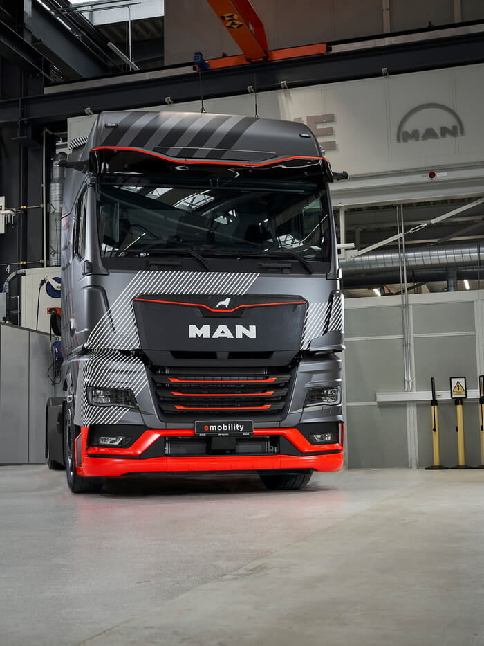 В Нюрнберге компания MAN впервые показала почти серийный прототип своего будущего электрического грузовика